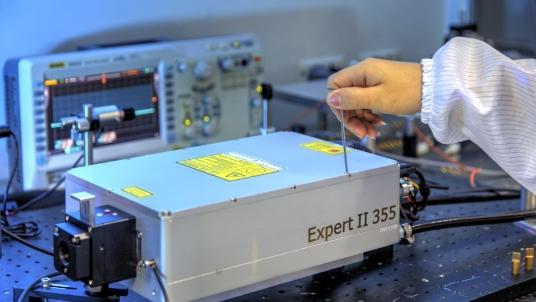 国产固体激光器视频,创新之光,引领未来科技浪潮 第3张 国产固体激光器视频,创新之光,引领未来科技浪潮 第3张